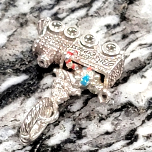 BRIGHTON RETIRED CHRISTMAS TRAIN CHARM NWOT - Picture 2 of 6